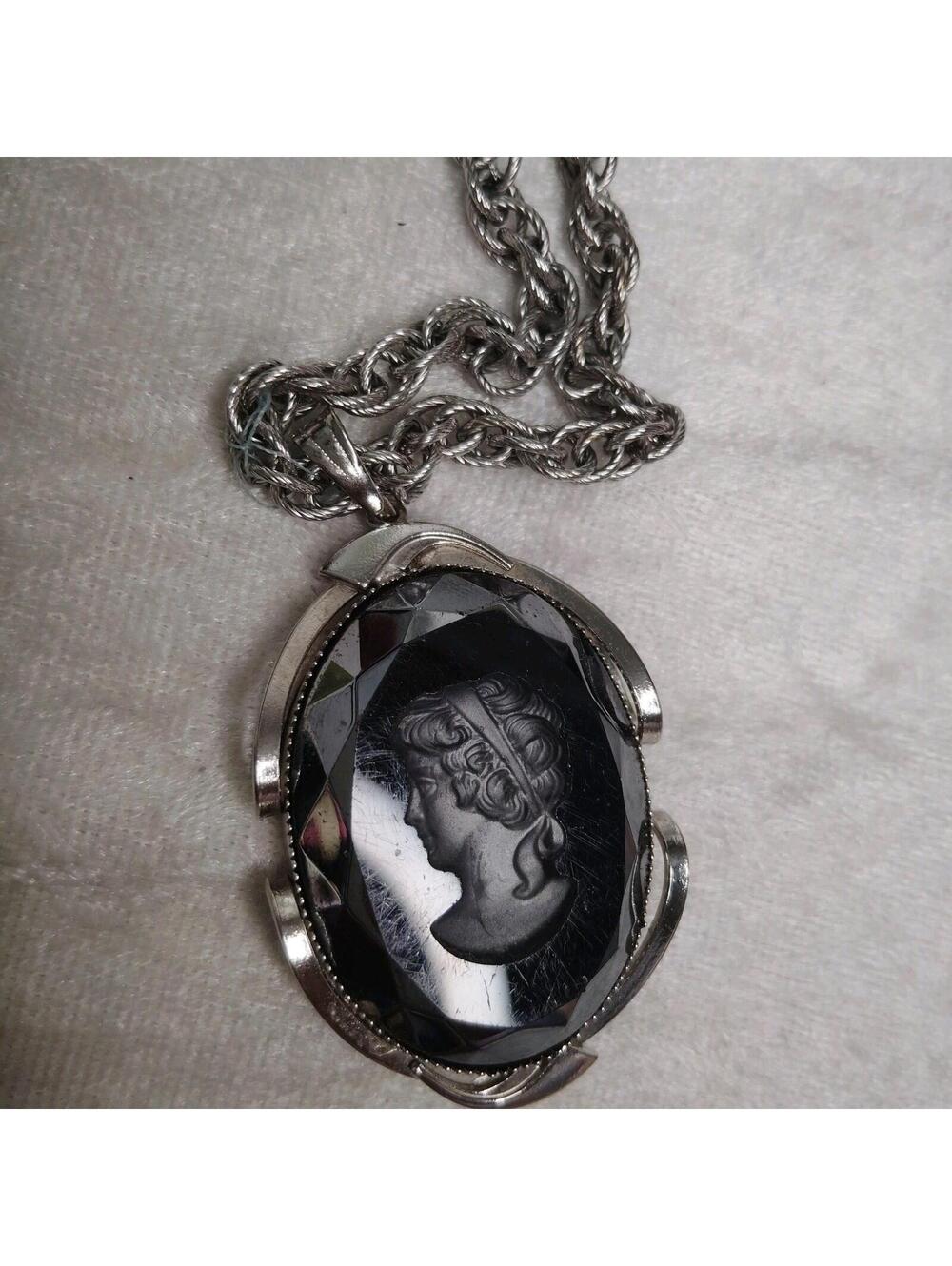 Vintage Whiting & Davis Black Intaglio Cameo Pendant Necklace 28"